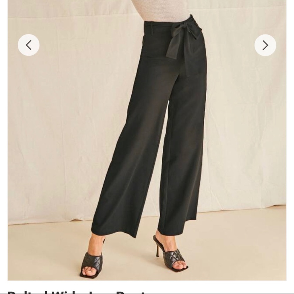 (NWOT) Forever 21 Black belted pants